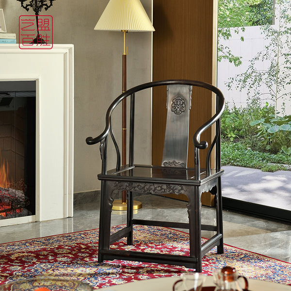 A three-piece set of armchairs with embossed scrollwork, made from African blackwood 紫光檀国博圈椅三件套